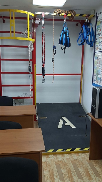 г. Пермь. Центр Горно-Нефтяного Обучения  в учебном классе установлены модули полигона "АЛЬПИНИСТ"